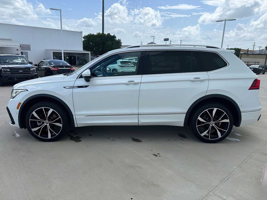 Volkswagen Tiguan SEL R-Line 4Motion      2024