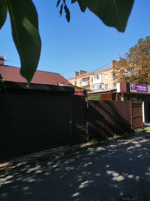 Продам будинок і земельну ділянку