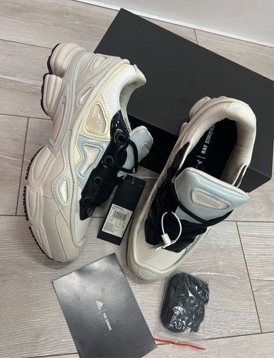 RS ozweego  beige 43 p