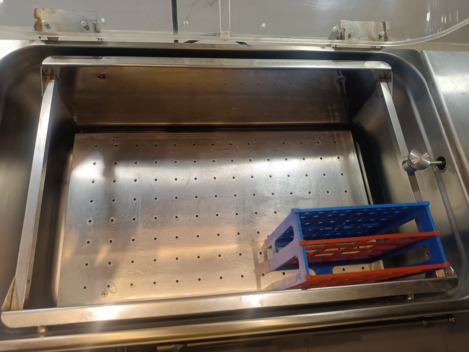 Łaźnia wodna z wytrząsaniem laboratorium julabo sw20