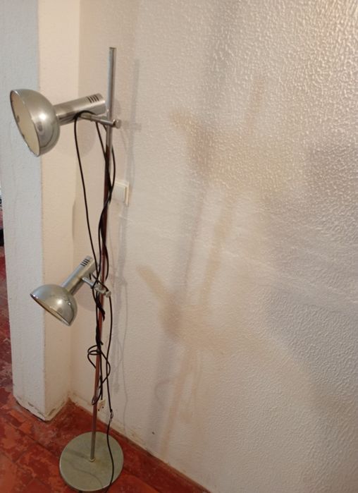 Candeeiro de Pé                    .