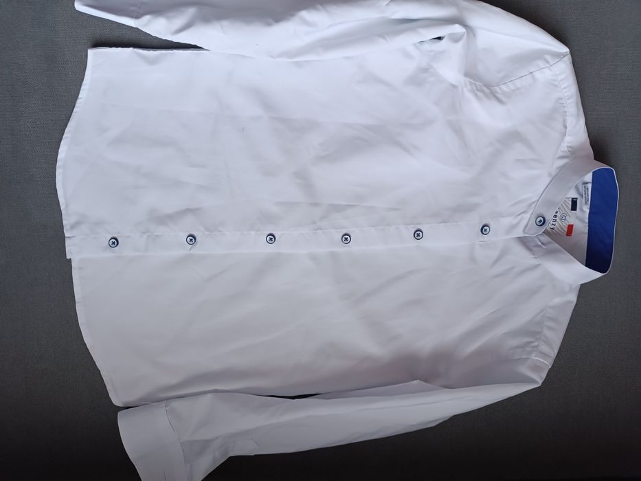 Біла сорочка на хлопчика.