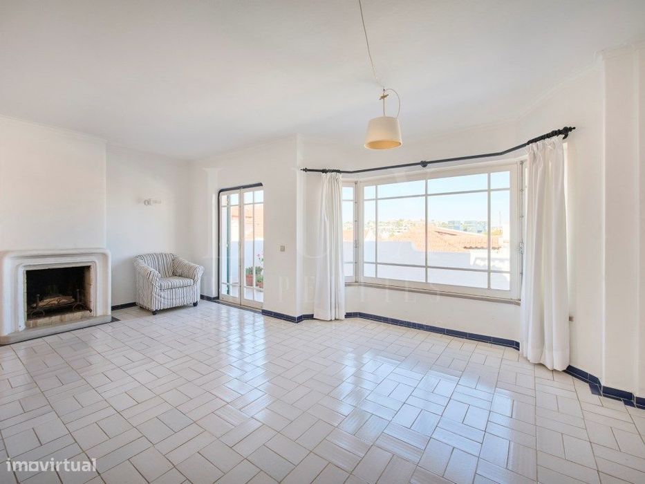 Apartamento T2 Com Vista Mar E Garagem No Centro De Cascais