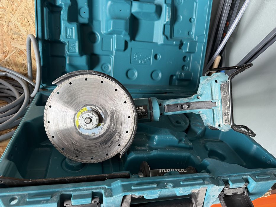 Акумуляторна кутова шліфмашина Makita LXT DGA900