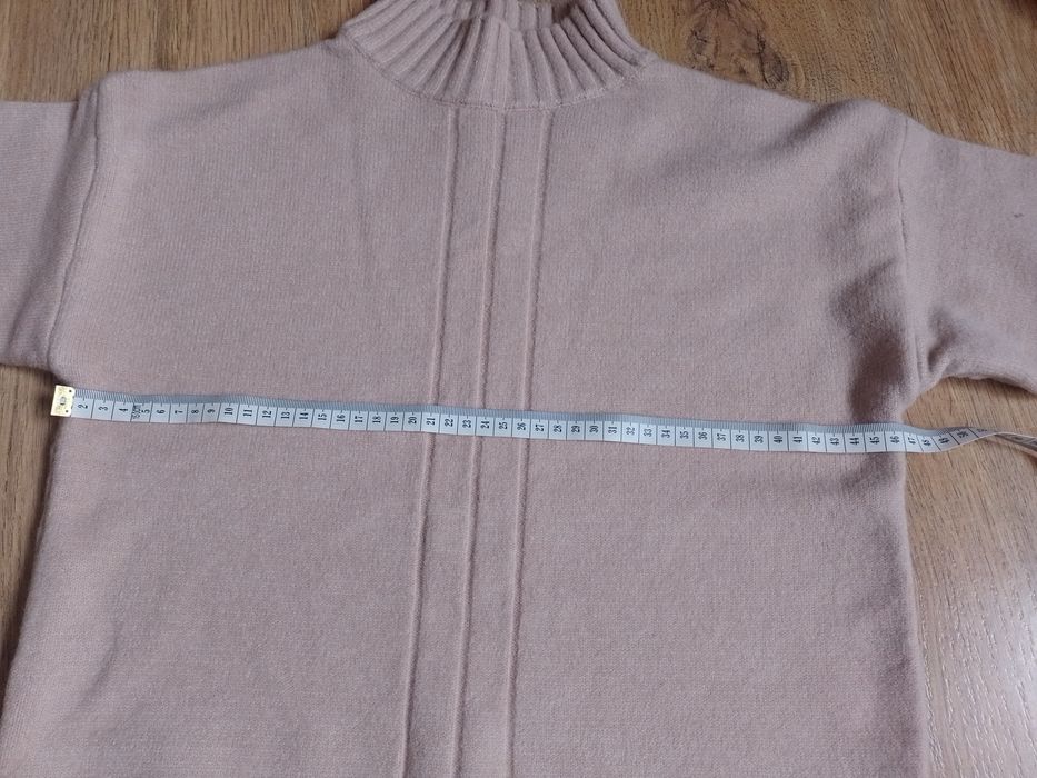 Beżowy sweter półgolf S/M prosty krój