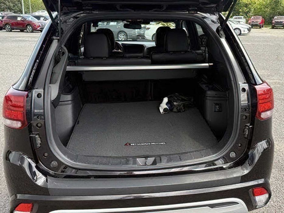 Mitsubishi Outlander Hybrid      2022