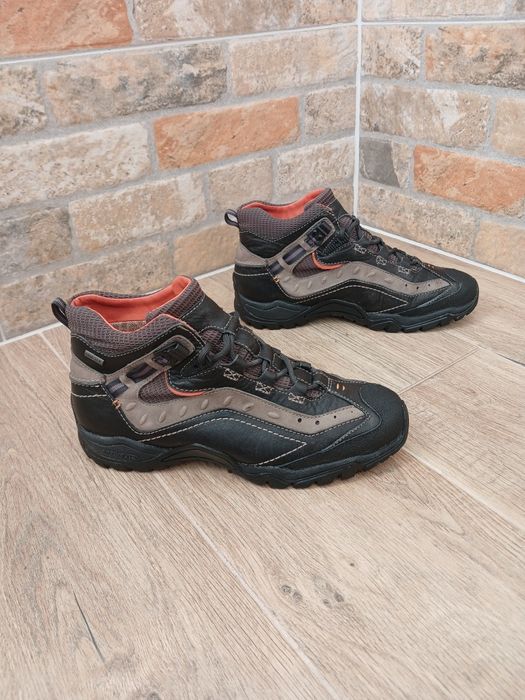 Ботинки Clarks р( 7,5) 41,5 (27,5 см) ц 1000 гр ориг.отл.сост.Gore-Tex