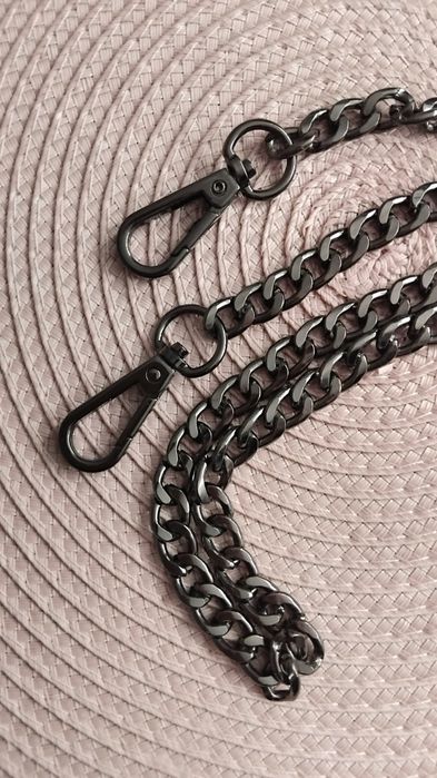Łańcuch, metalowy pasek do torebki.