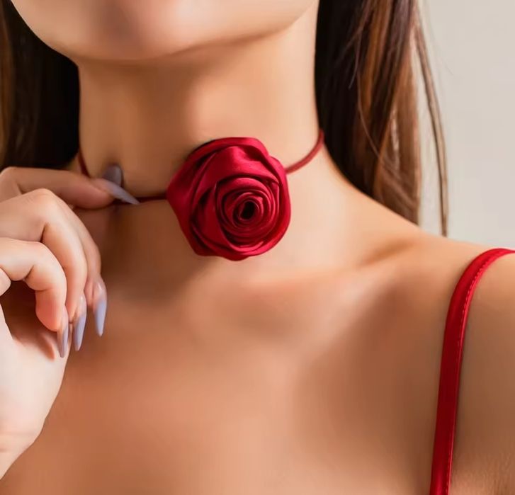 Украшение на шею чокер цветок роза