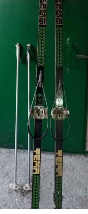 Лижі з кріпленнями