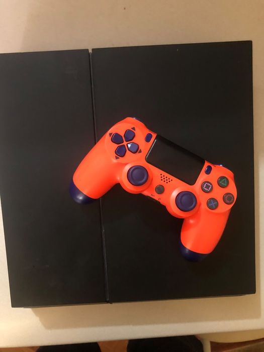 Venda Playstion 4 em bom estado.