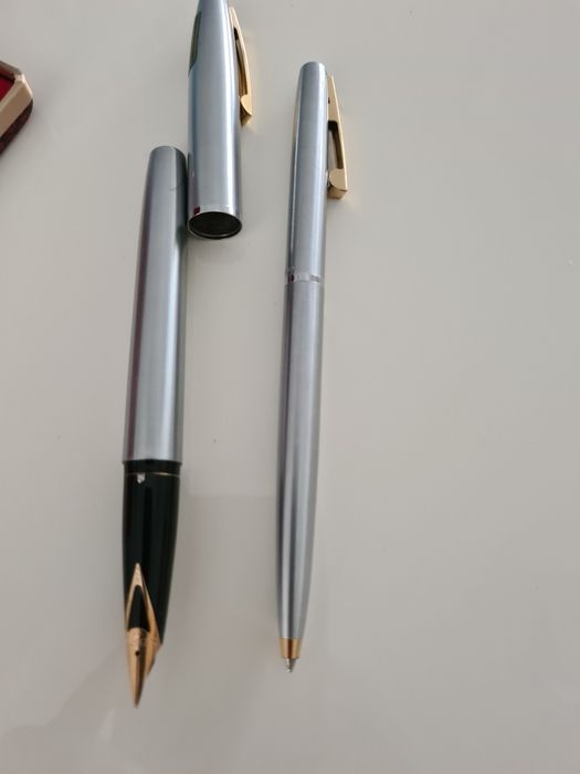Caneta e esferogràfica sheaffer novas, em aço escovado