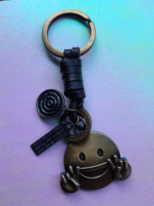 Brelok vintage usmiechnieta buzka smile
