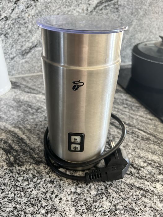 Elektryczny spieniacz do mleka Tchibo