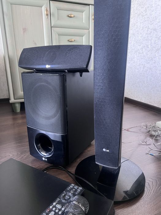 DVD плеєр з динаміками та мікрофоном