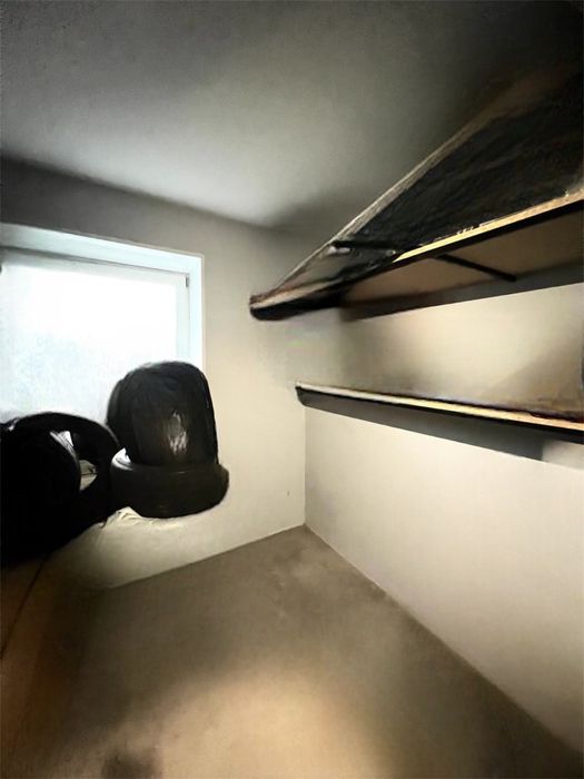 Продам нежитлове приміщення (комора) в новому будинку, вул.Жужоми