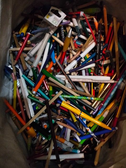 Lápis esferográficas material escolar