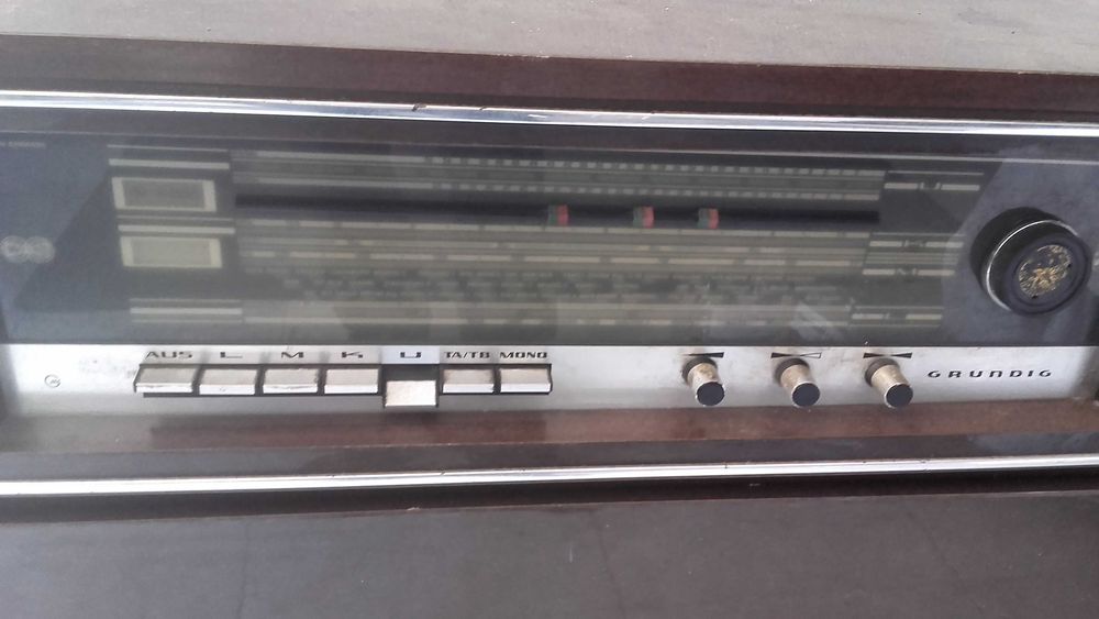 movel rádio e gira-discos grundig