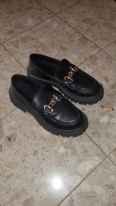 Sapatos pretos tamanho 41