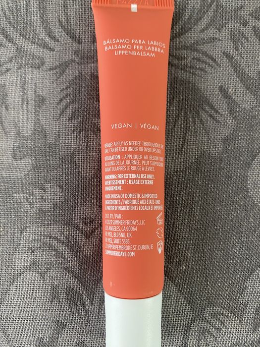 Бальзам для губ SUMMER FRIDAYS.