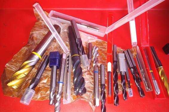 Метчик винтовой, сверло твердосплавное