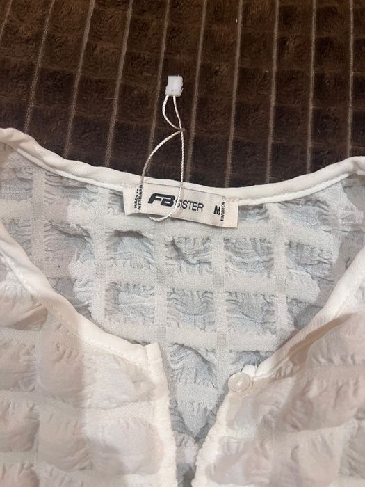 Біла майка на літо