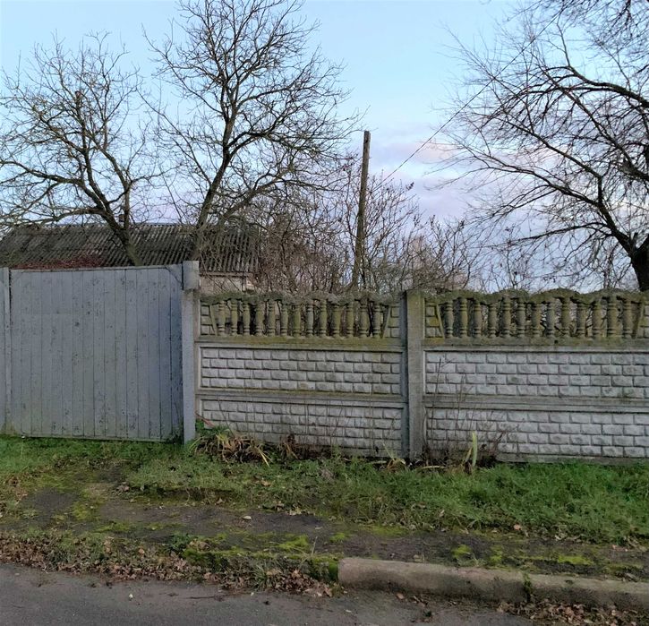 Продам дом, участок 58 сот под застройку, на участке свет и газ