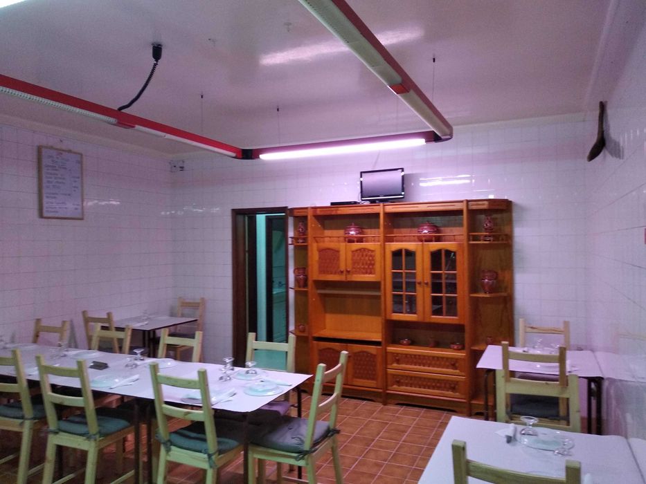 Aluga-se Restaurante / Snack-Bar - Mobilado