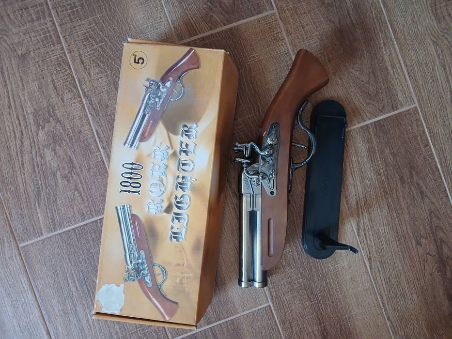 Сувенірна запальничка-мушкет