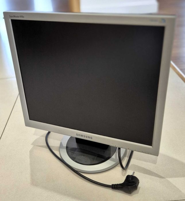 Monitor Samsung 19 cali 910N