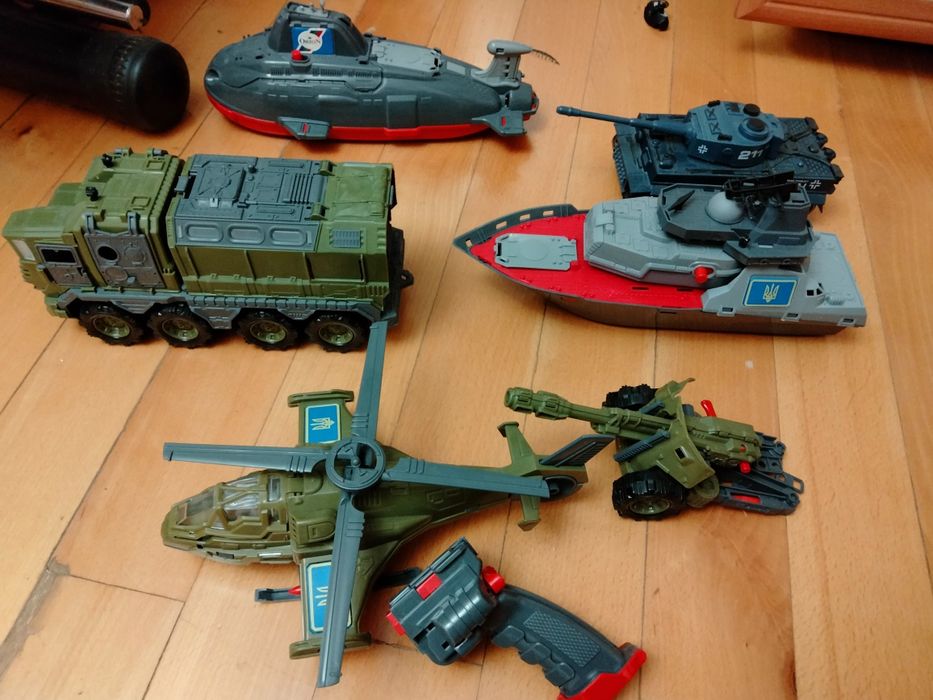 Іграшки Військова техніка в асортименті