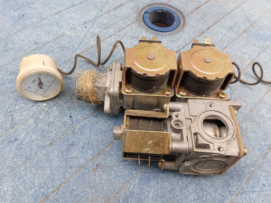 Продам потрійний електромагнітний клапан і датчик тиску.