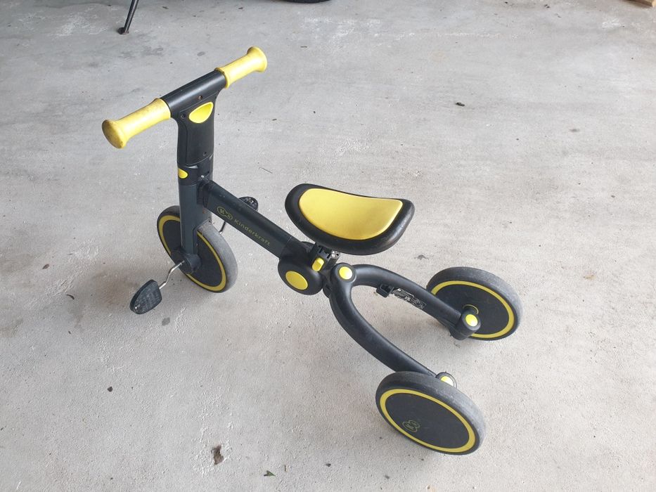 Triciclo usado para criança