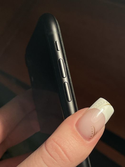 Iphone XR 64 gb 81% батарея