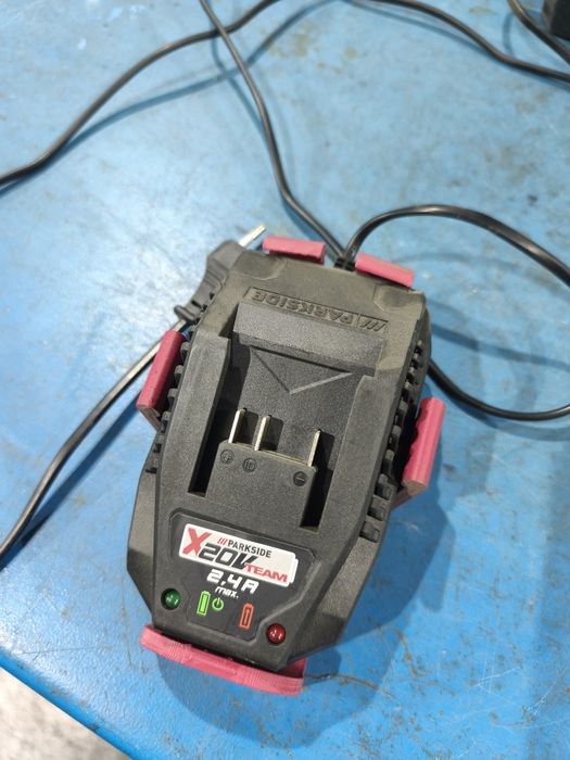 Carregador de baterias Parkside