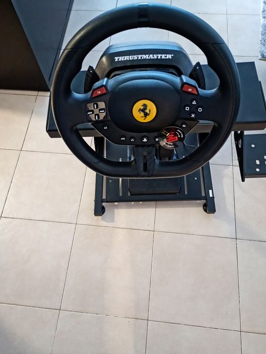 Volante Ferrari thrustmaster