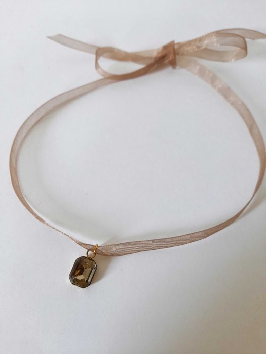 Choker com pingente em aço dourado