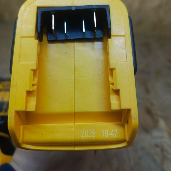 Zakrętarka dewalt dcf787