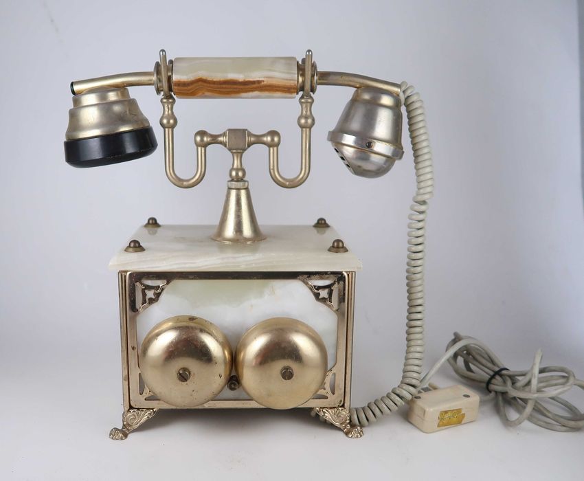 Telefone antigo Analógico em pedra