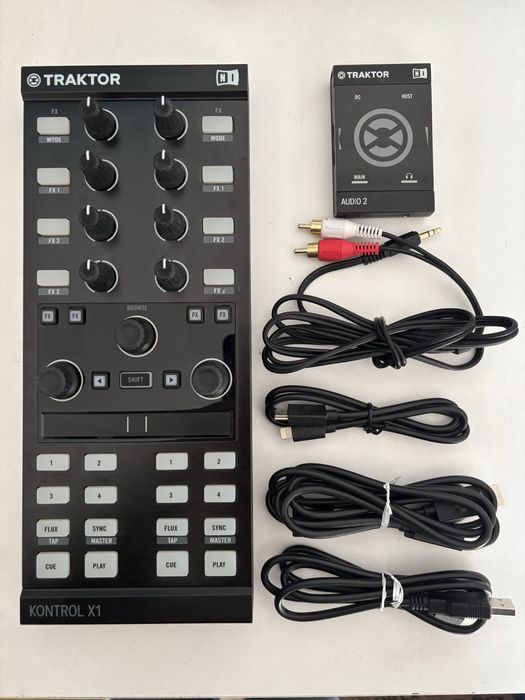 Native Instruments Traktor Kontrol X1 MK2 c / placa de som;