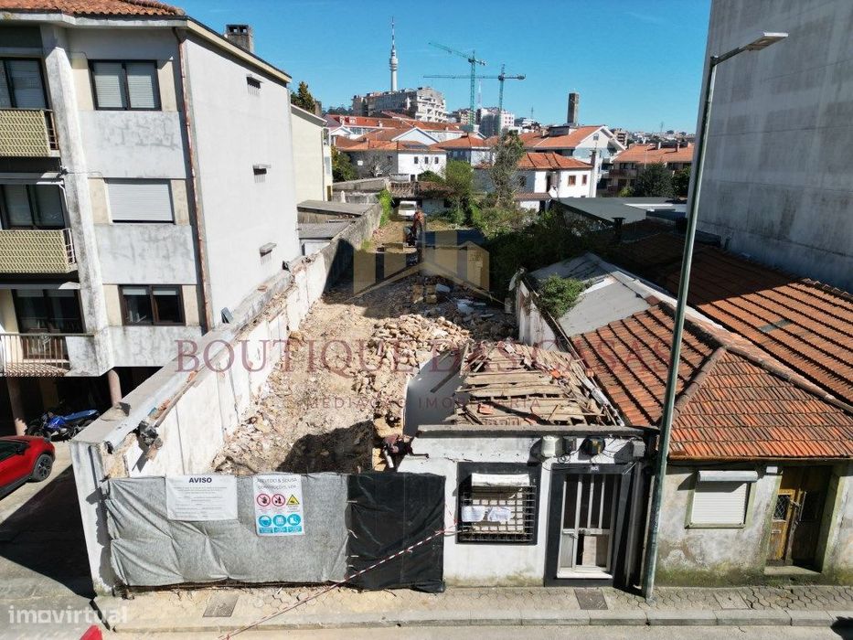 Apartamento T1 com Varanda a 600m do metro de Sto Ovídio
