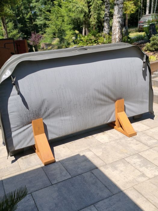 Stojak na pokrowiec od bali/jacuzzi