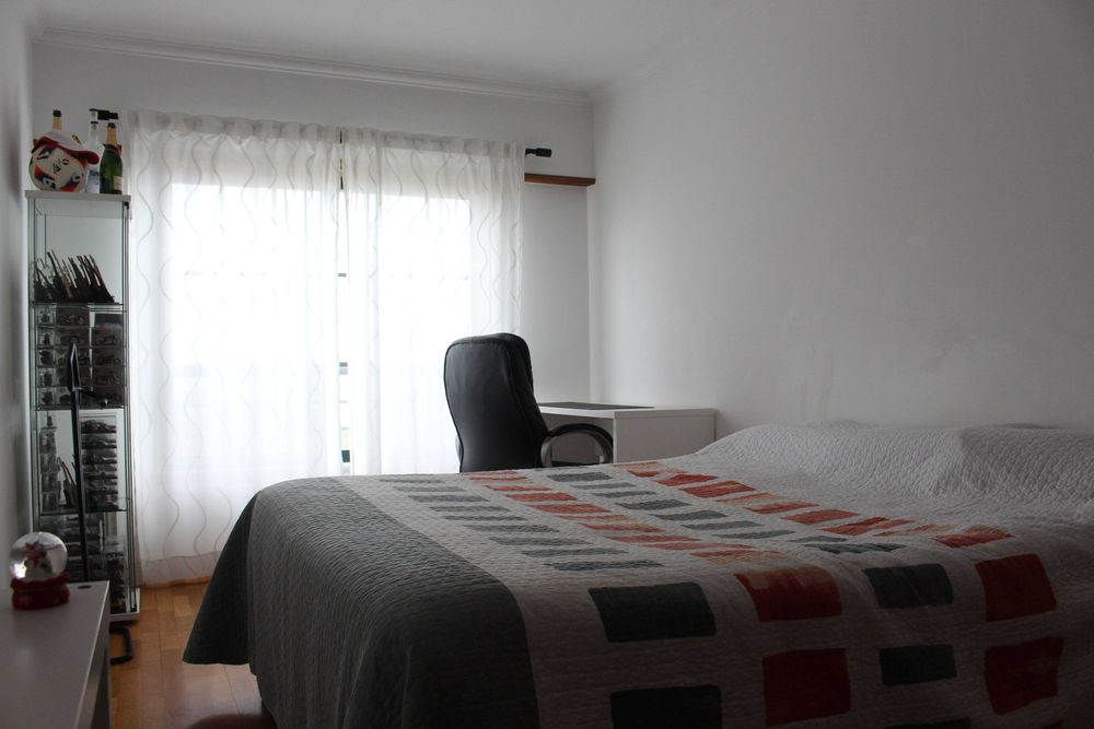 T3 último andar com garagem dupla, mobilado – Cascais