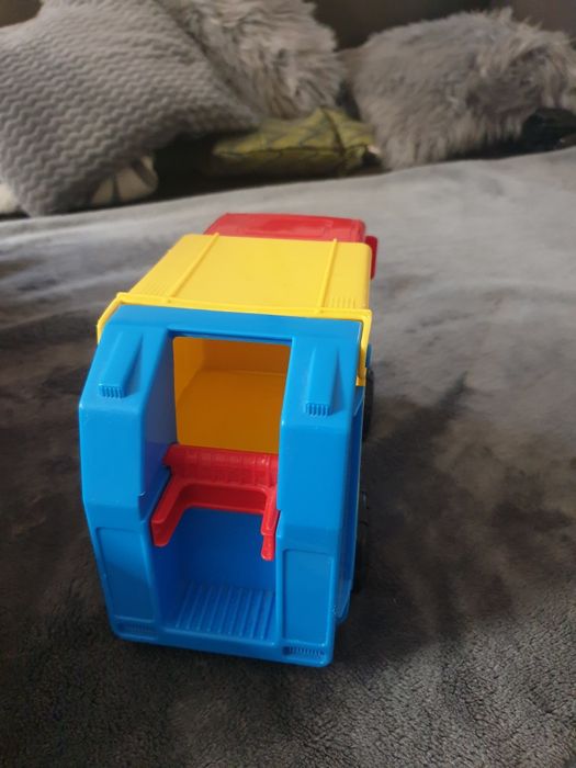 Dwie śmieciarki firmy Wader