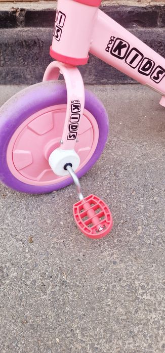 Дитячий велосипед, беговел.