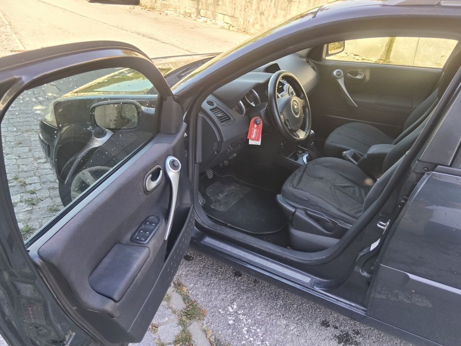 Renault Megane 1.5 dci de 115 CV revisão e distribuição feita..