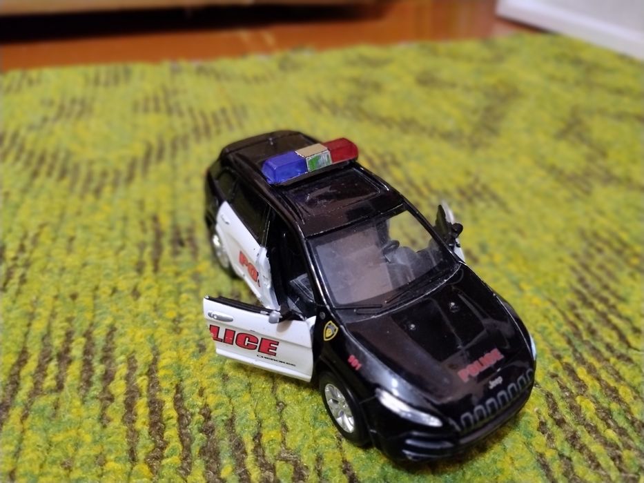 Продам поліцейську машинку