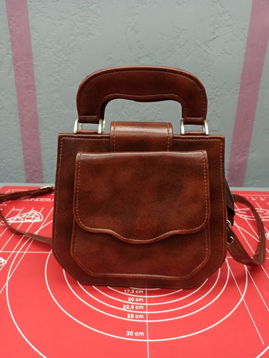Жіноча стильна сумка коричневого кольору