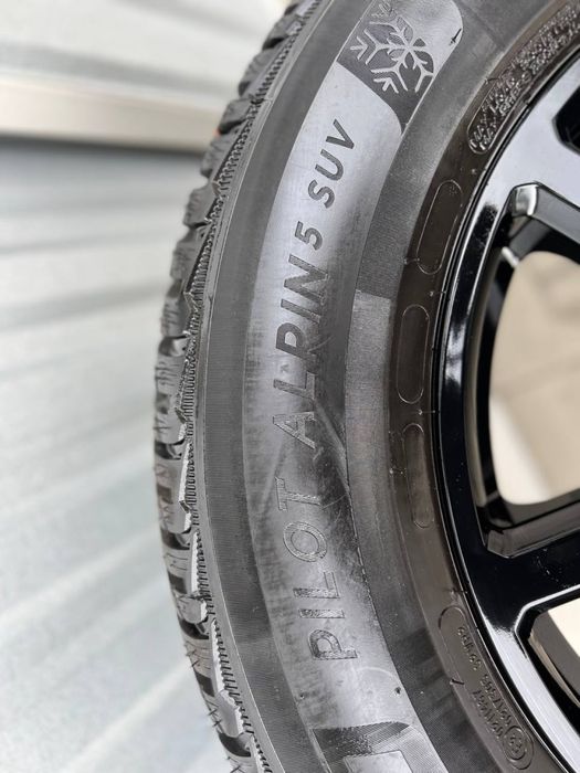 Michelin 235/65R17 Pilot Alpin 5 SUV