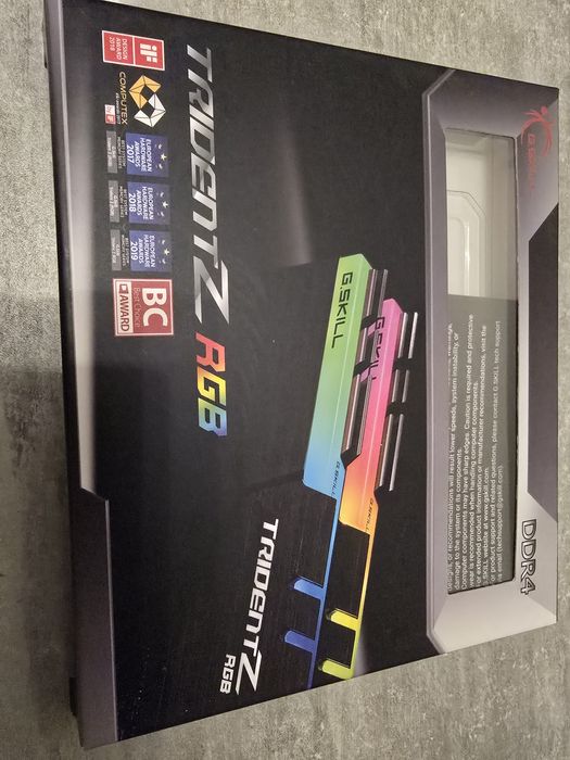 Оперативна пам'ять G-skill TridentZ  32Gb
